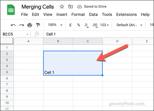 Slik slår du sammen og opphever sammenslåingen av celler i Google Sheets