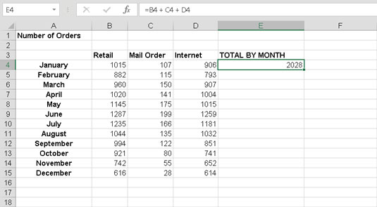 Kaip nukopijuoti „Excel“ formules naudojant užpildymo rankenėlę