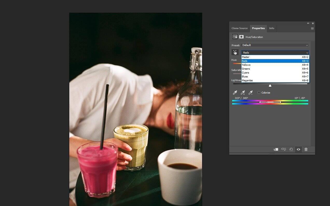 Kā pārvērst fotoattēlu melnbaltā, bet saglabāt vienu krāsu programmā Photoshop